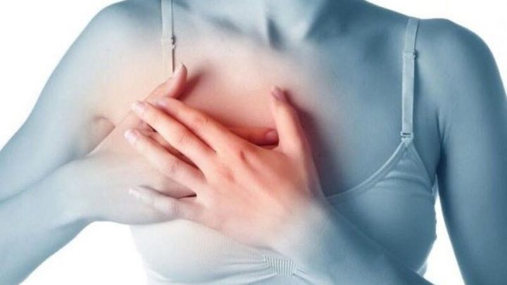 nâng ngực bị sưng
